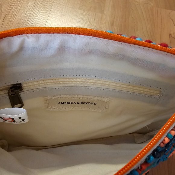 NWT Evil Eye Clutch With Removable Crossbody Chain - Picture 4 of 7